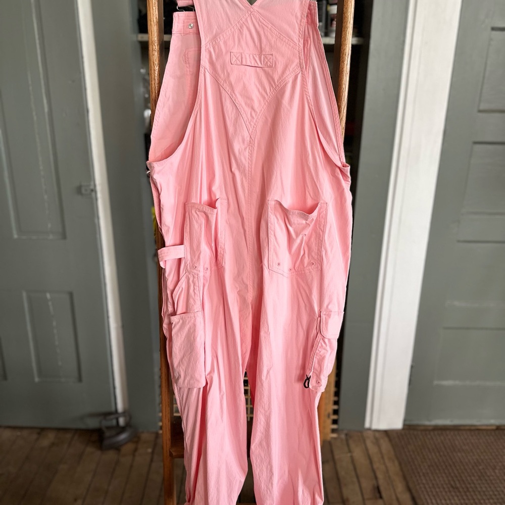 Duluth Trading Heirloom Gardening Bib Overalls in Pink.  
L / 29 - Picture 4 of 4